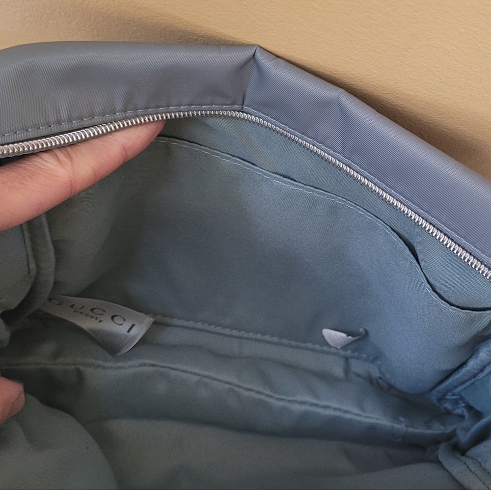 Gucci Green Toiletry Bag with Structured Shape and Gold Hardware - Picture 14 of 16